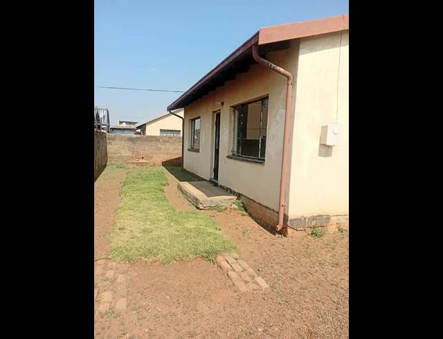 2 BEDROOM HOUSE FOR SALE IN NALEDI